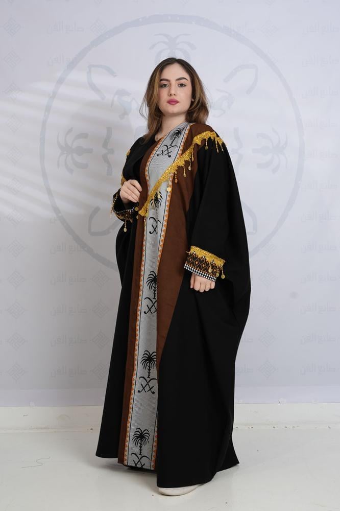 بشت اسود نسائي متزين بقماش السدو البني