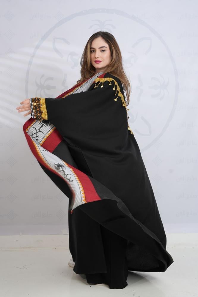 بشت اسود نسائي متزين بقماش السدو الاحمر