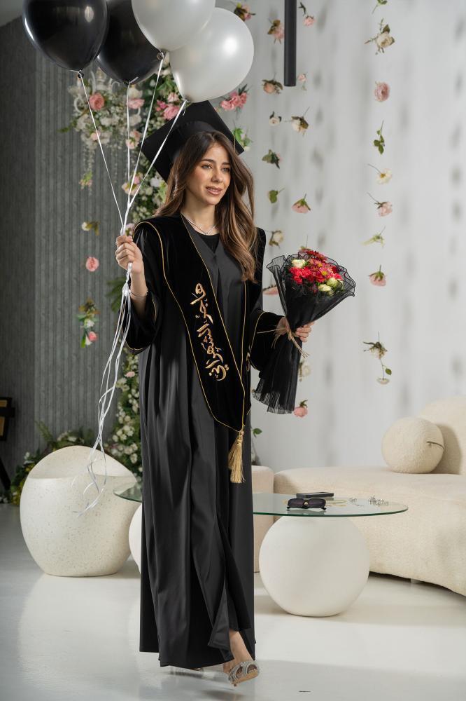 طقم عباية تخرج (أسود X مخمل)