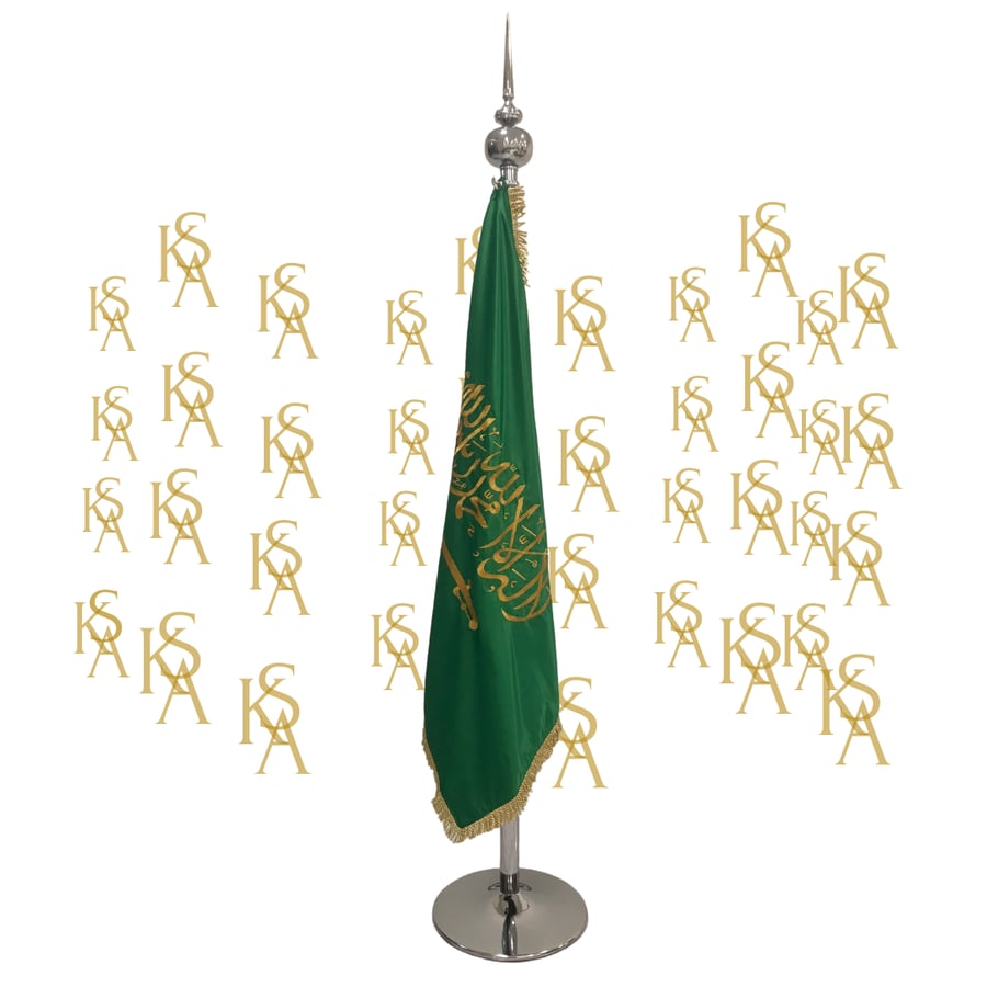 سارية ملكية فاخرة مع العلم ذهبي