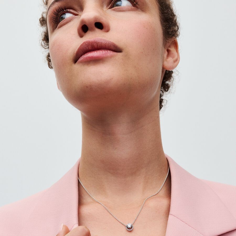 Sparkling Round Halo Collier Necklace