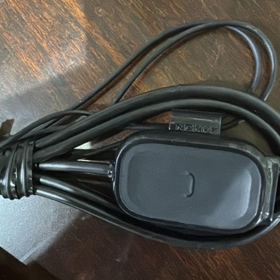سماعة نوكيا الاصلية Nokia WH-203 مزودة بموصل Micro-USB رأس ستيريومتوافقة مع جوال Nokia 8800 Sapphire .