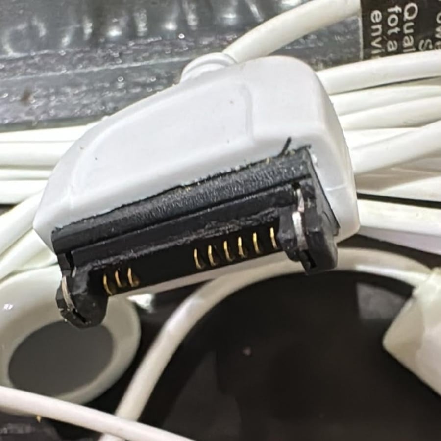 سماعة نوكيا الكلاسيكية Nokia HS-40  بمنفذ Pop-Port العريض (مخزون قديم نادِر بدون ضمان)