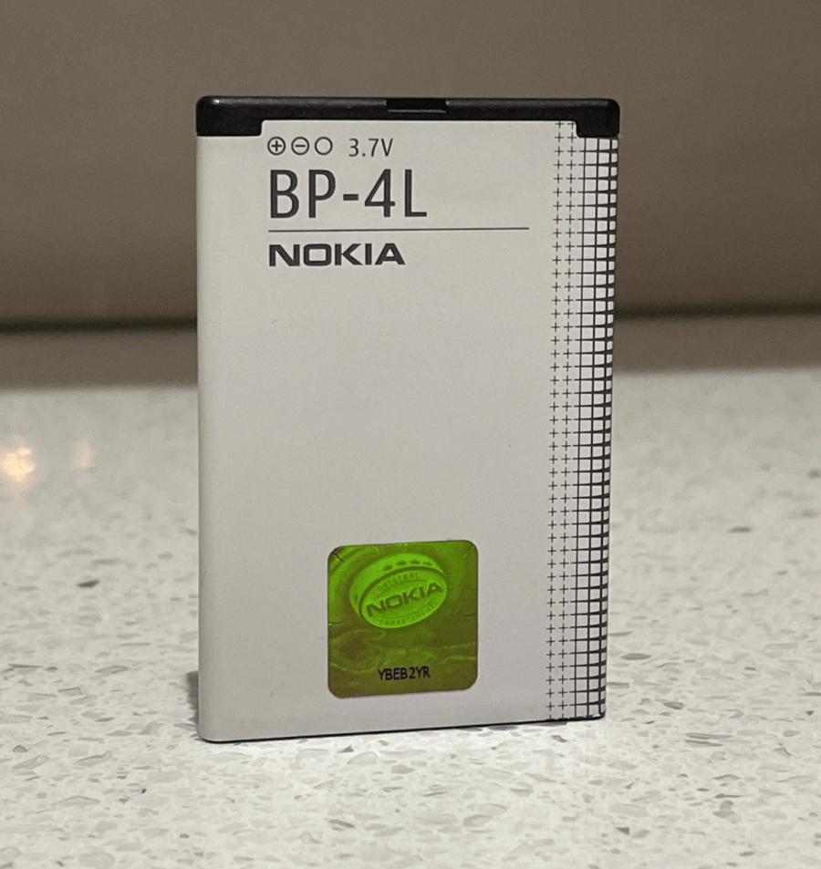 بطارية نوكيا الاصلية BP-4L متوافقة مع جوال E71 و N97 ، و n10 ، و E72 ، و E52 وو E61i ، و E63 ، و E90 ، و E95 ، و E71 ، و E73