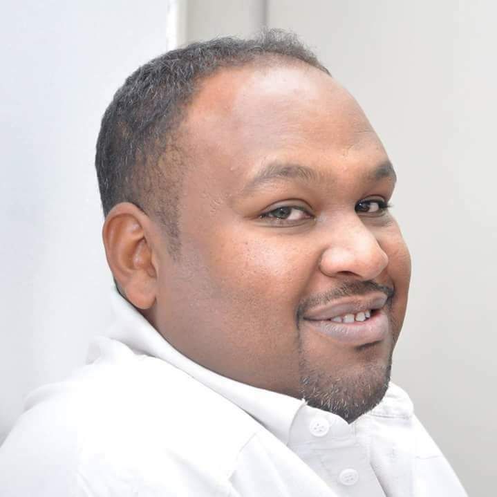 المتنبي علي