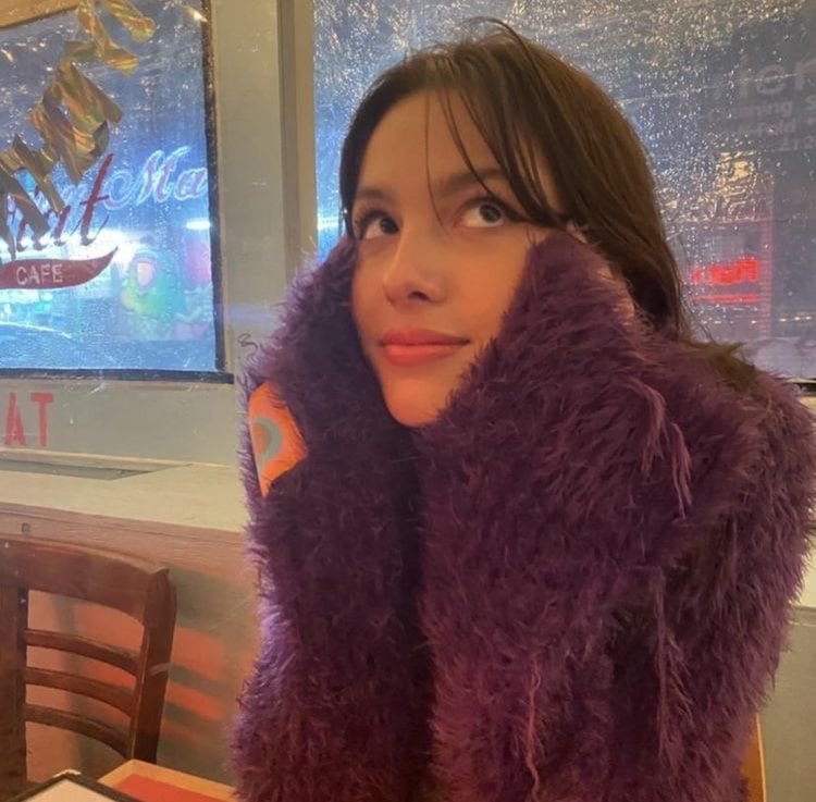 خلود العنزي