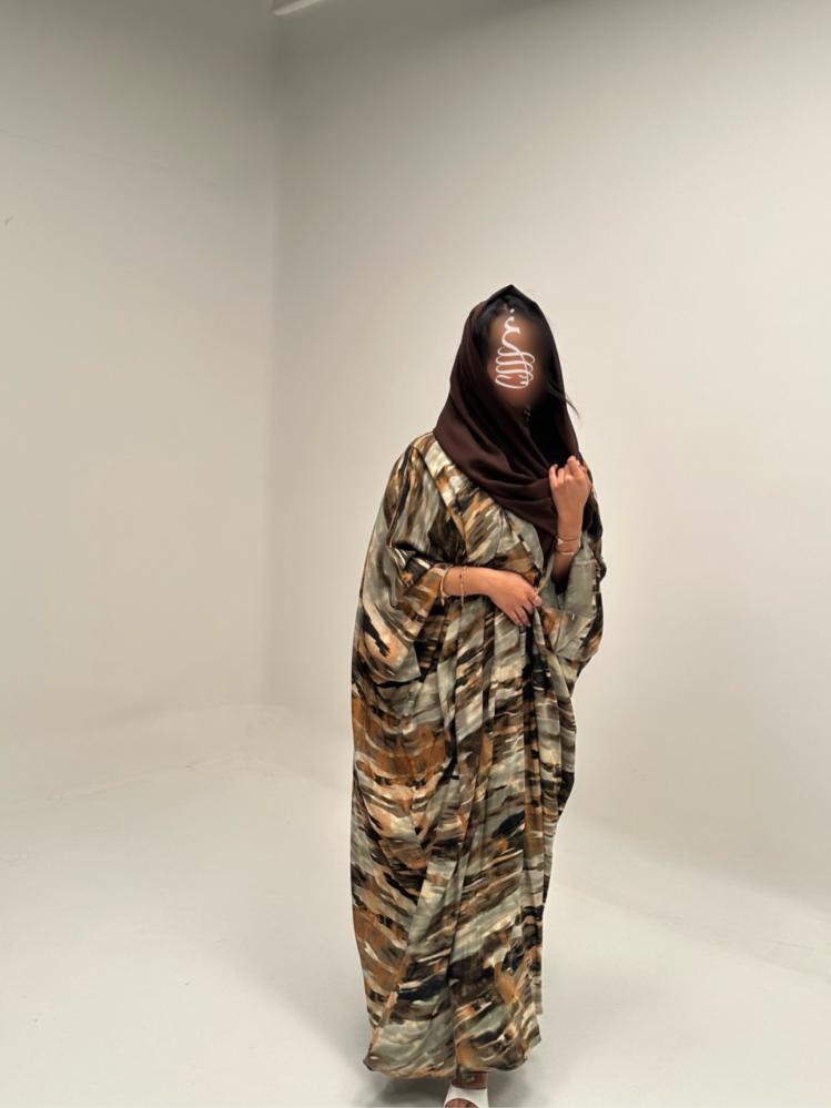 abaya with unique details