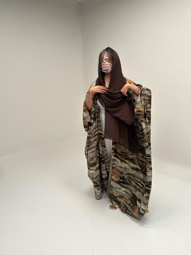 abaya with unique details