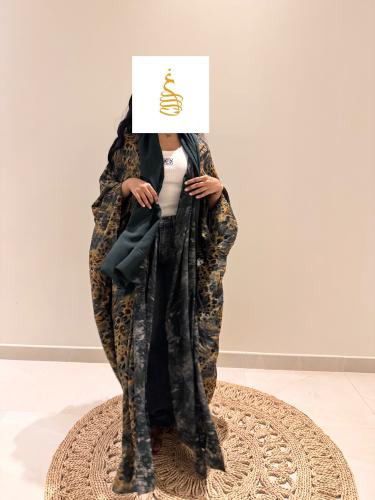 A lightweight summer abaya with unique details