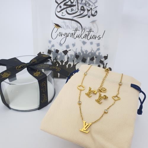 سلسال مع حلق ماركه  بكيس وعلبه التخرج