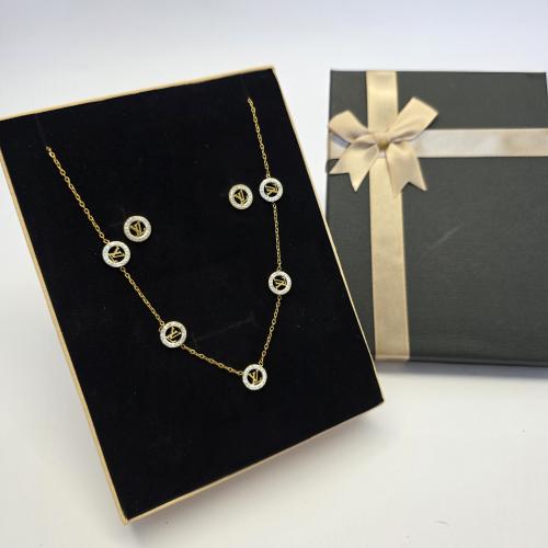 طقم ماركه سلسال وحلق مقاوم لصدى