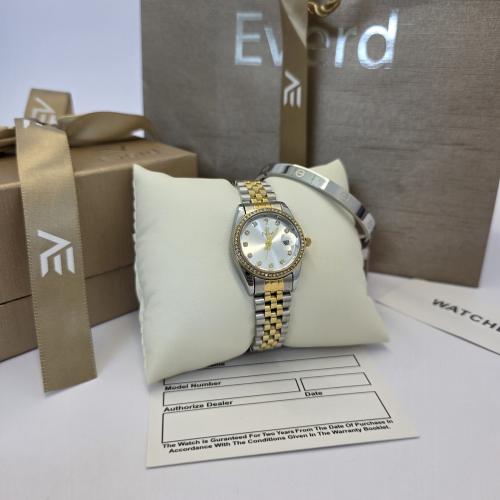 ساعه نسائيه باسوره ماركه اصليه ضمان سنه بملحقاتها