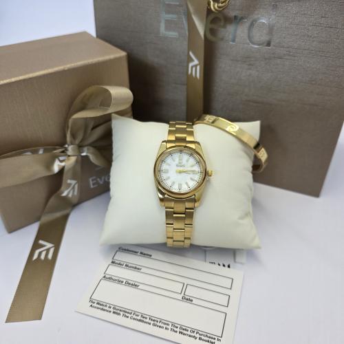 ساعه نسائيه باسوره ماركه اصليه ضمان سنه بملحقاتها