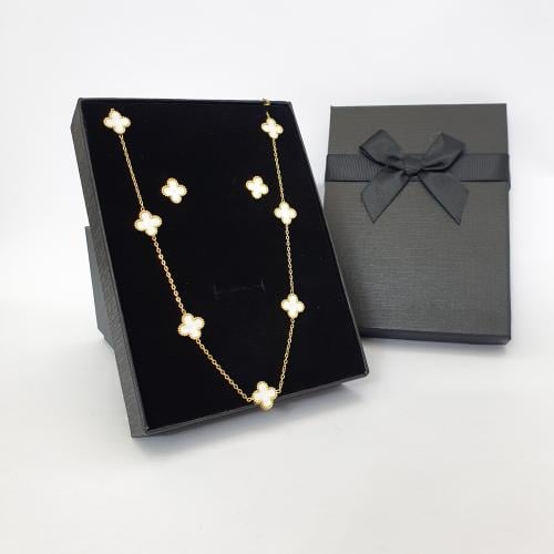 سلسال مع حلق ماركه لونها ثابت مايتغير