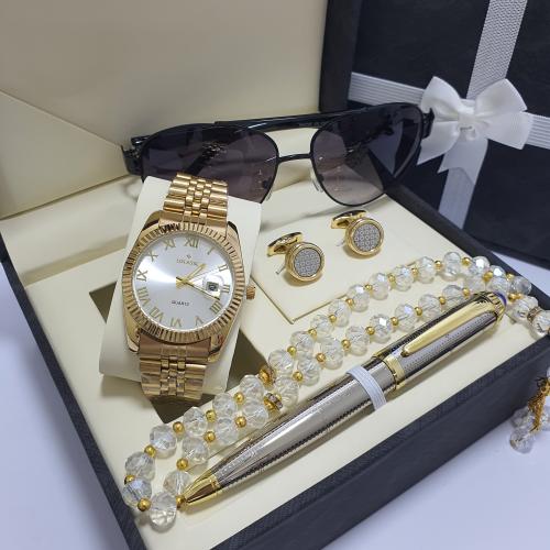 طقم رجالي ماركه اصلي بضمان سنه