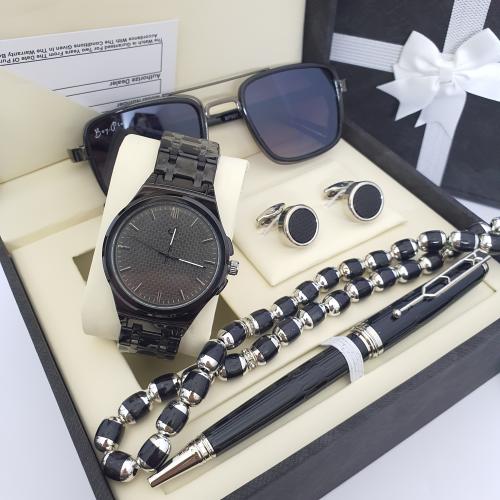 طقم رجالي ماركة  بتصميم عصري 5قطع