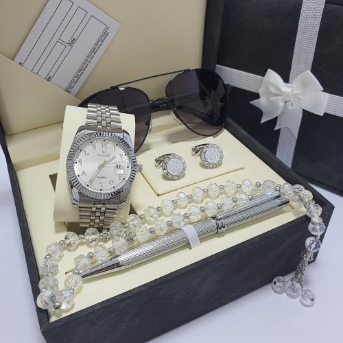 طقم رجالي ماركه اصلي بضمان سنه