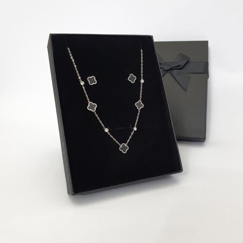 سلسال مع حلق ماركه لونها ثابت مايتغير