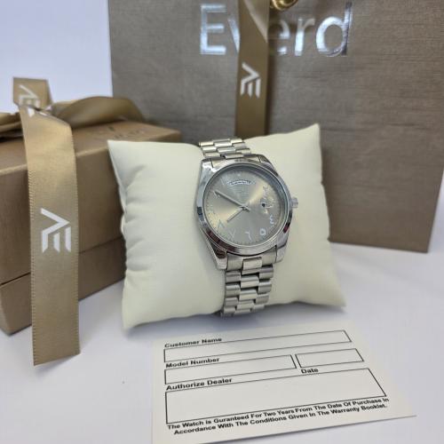 ساعه رجالي اصليه ماركه ايفارد بملحقات الماركه