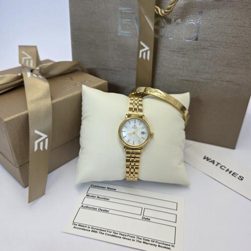 ساعه نسائيه باسوره ماركه اصليه ضمان سنه بملحقاتها