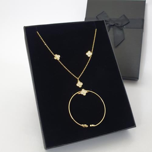 طقم بناتي 4 قطع