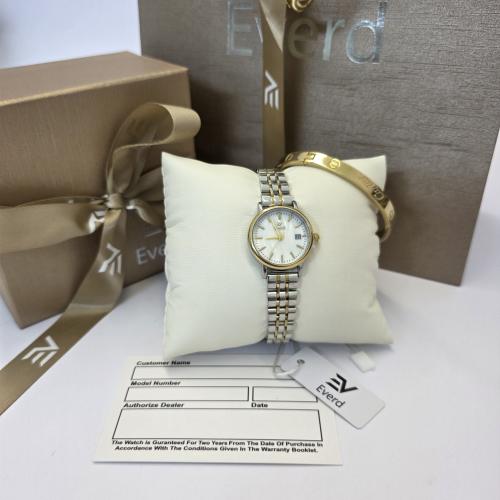 ساعه نسائيه باسوره ماركه اصليه ضمان سنه بملحقاتها