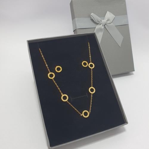 سلسال مع حلق ماركه لونها ثابت مايتغير