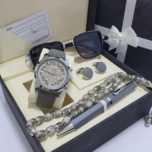 طقم رجالي ماركه اصلي بضمان سنه