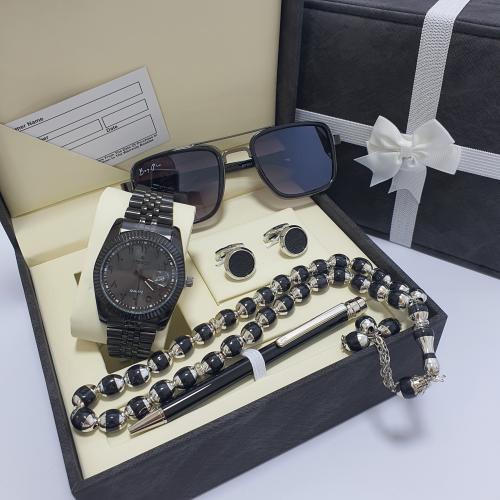 طقم رجالي ماركه اصلي بضمان سنه