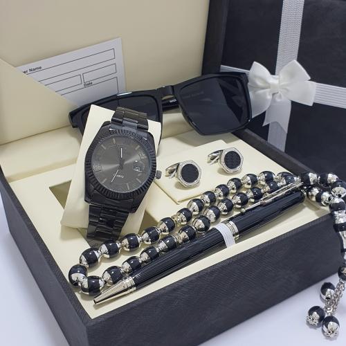 طقم رجالي ماركه اصلي بضمان سنه