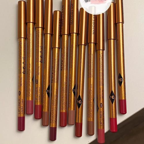 محددات شفاه 12 لون