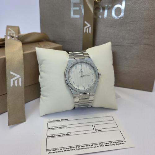 ساعه رجالي اصليه ماركه ايفارد بملحقات الماركه