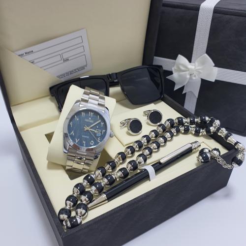 طقم رجالي ماركه اصلي بضمان سنه