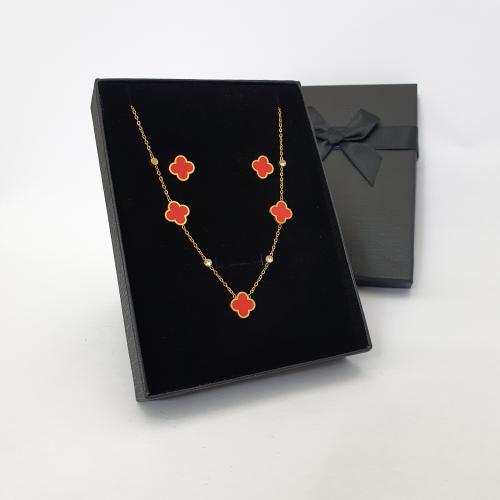 سلسال مع حلق ماركه لونها ثابت مايتغير