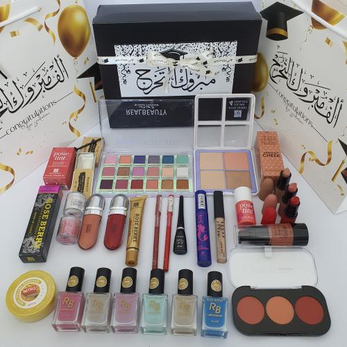 بوكس مكياج للخريجات كتابه ع حسب الطلب