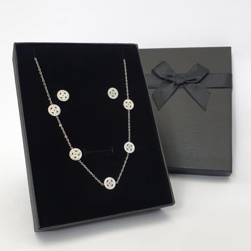 سلسال مع حلق ماركه لونها ثابت مايتغير