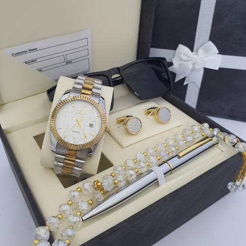 طقم رجالي ماركه اصلي بضمان سنه