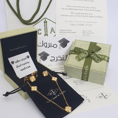 سلسال مع حلق ماركه لونها ثابت مايتغير