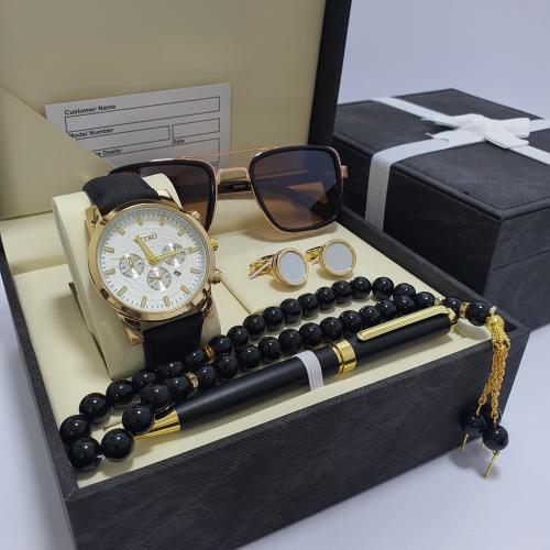 طقم رجالي ماركه اصلي بضمان سنه