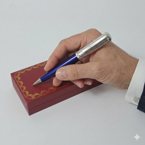 قلم  ماركه بعلبتها