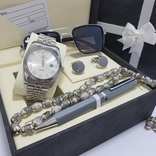 طقم رجالي ماركه اصلي بضمان سنه