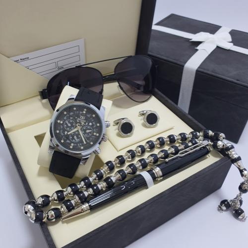 طقم رجالي ماركه اصلي بضمان سنه