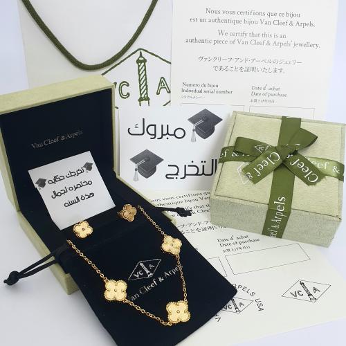 سلسال مع حلق ماركه لونها ثابت مايتغير