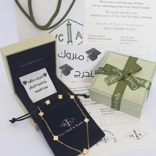 سلسال مع حلق ماركه لونها ثابت مايتغير