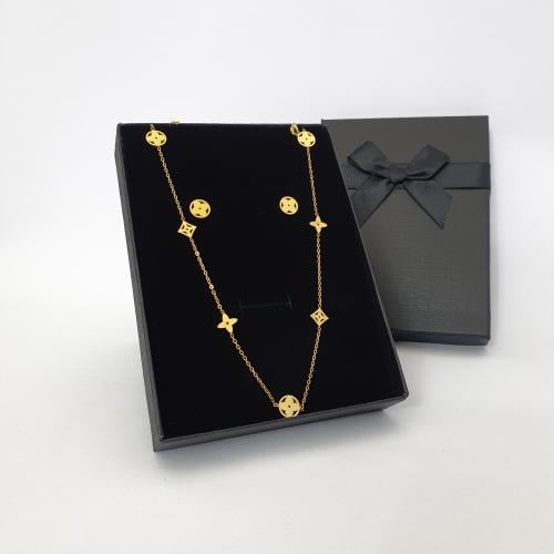 سلسال مع حلق ماركه لونها ثابت مايتغير