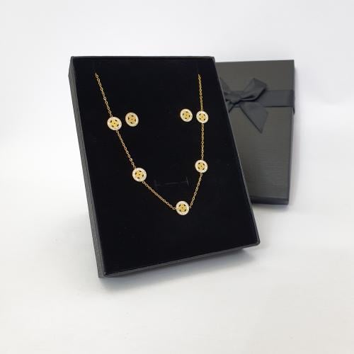 سلسال مع حلق ماركه لونها ثابت مايتغير