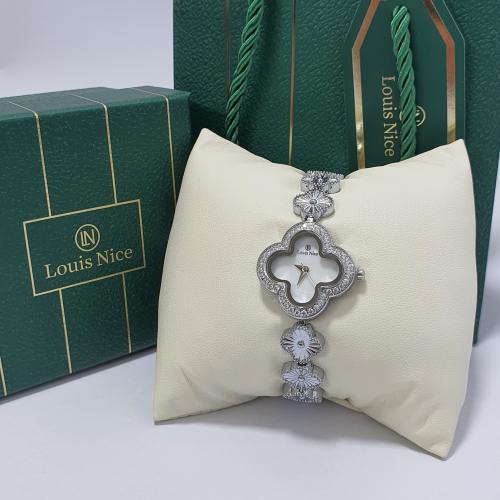 ساعة نسائية ناعمة باللون الفضي لويس نايس