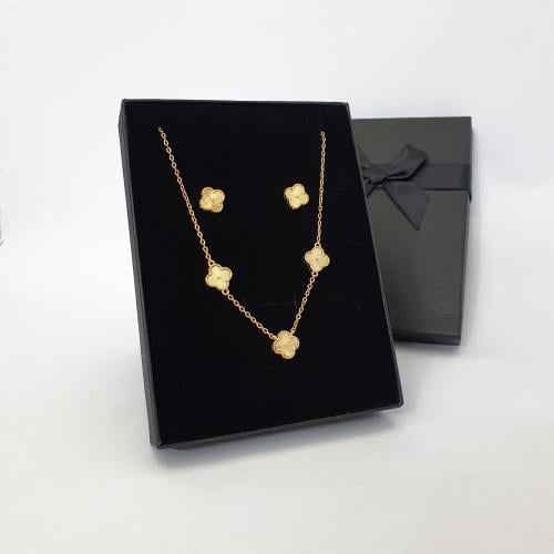 سلسال مع حلق ماركه لونها ثابت مايتغير