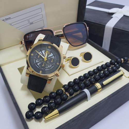 طقم رجالي ماركه اصلي بضمان سنه