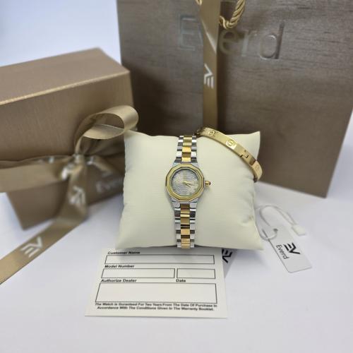 ساعه نسائيه باسوره ماركه اصليه ضمان سنه بملحقاتها